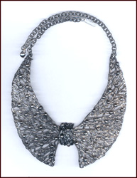 NAPIER BRUTALIST STYLE SILVER TONE HINGED COLLAR NECKLACE